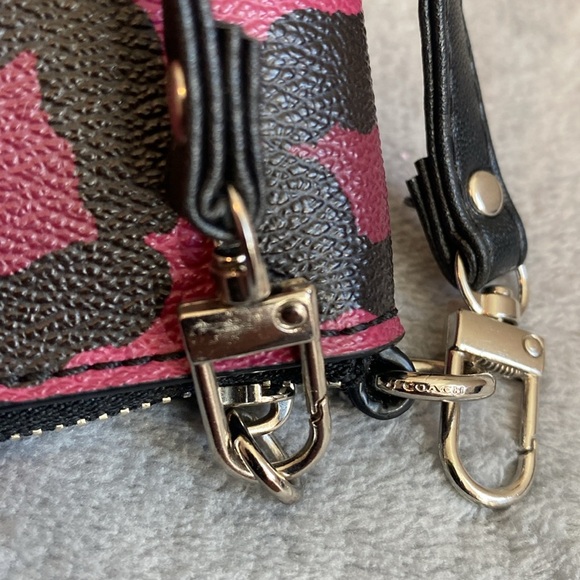 🖤COACH🖤Ocelot Print Corner Zip Wristlet F64238/EUC - Picture 4 of 6